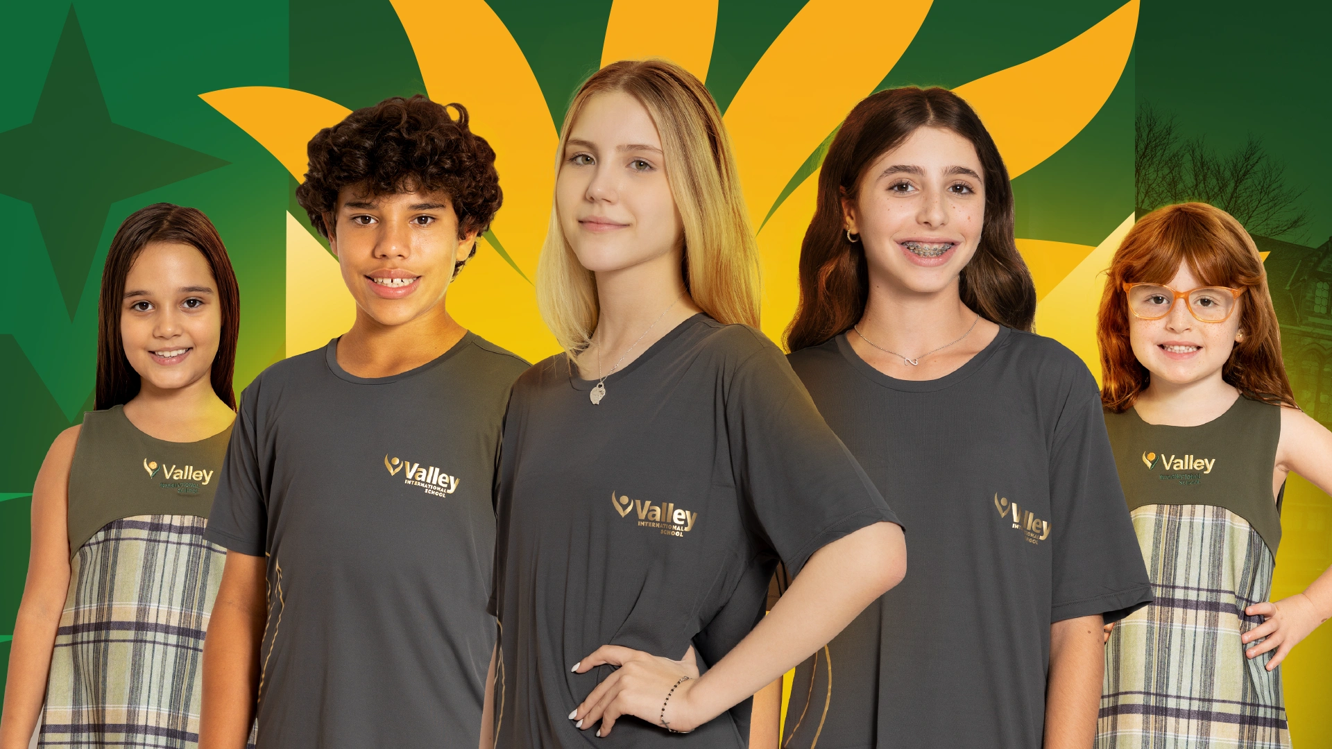 Alunos com Novos Uniformes da Valley International School